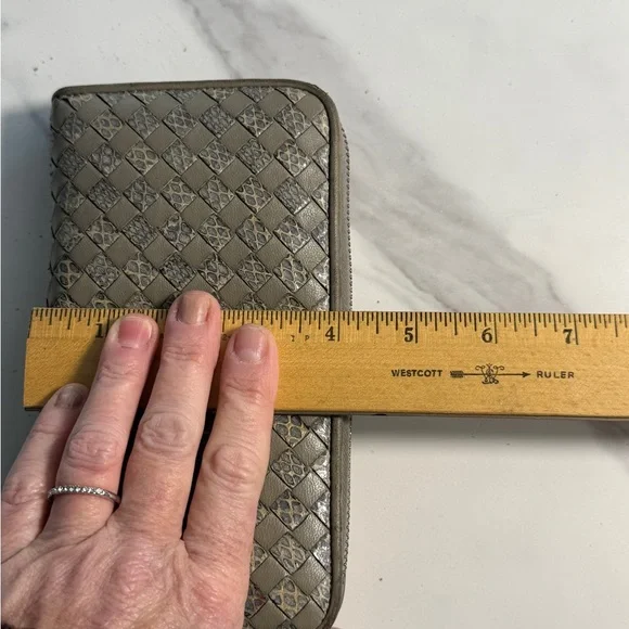 Bottega Veneta Checkered Leather Wallet - Picture 3 of 12